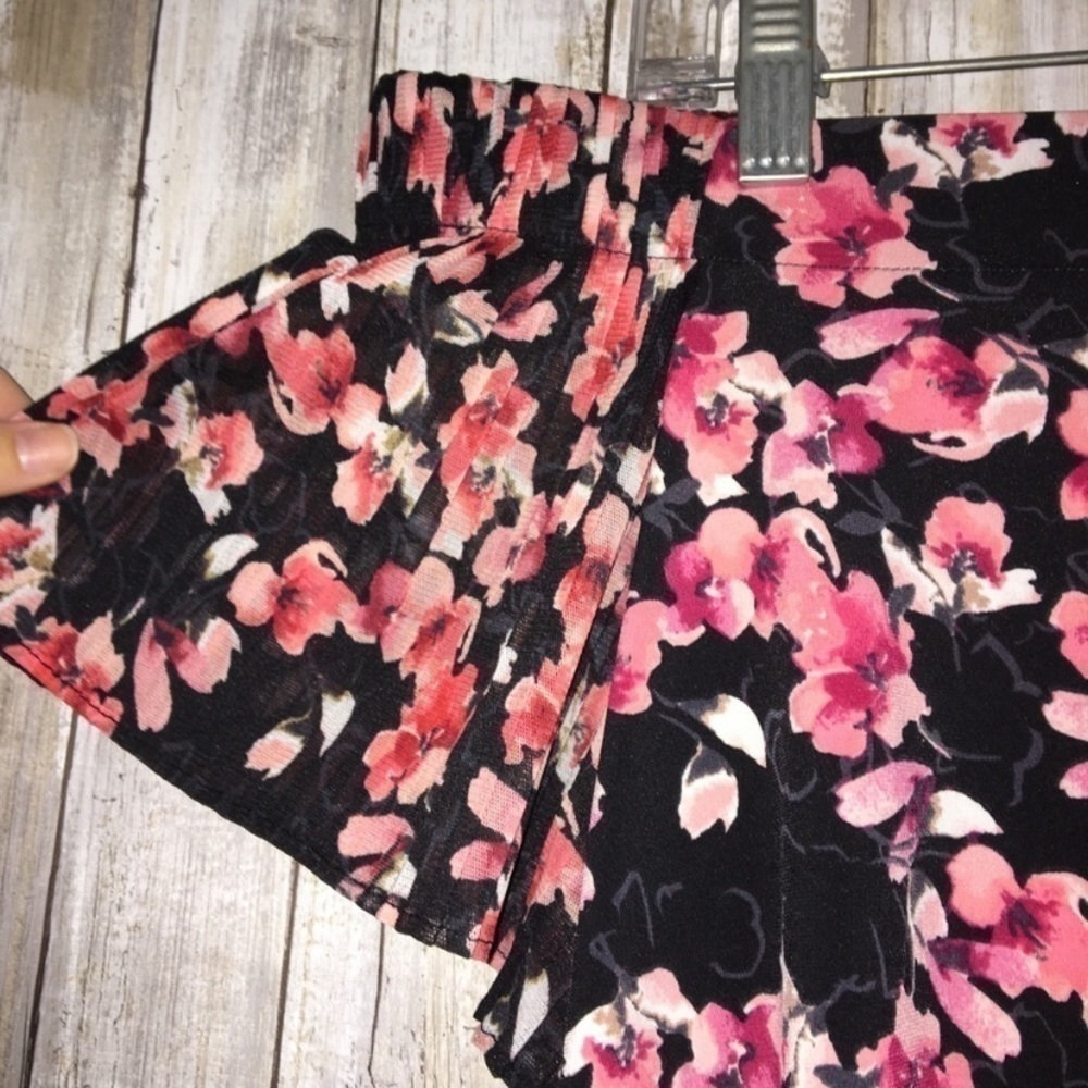 White House Black Market Floral Off The Shoulder Blouse - Picture 5 of 7
